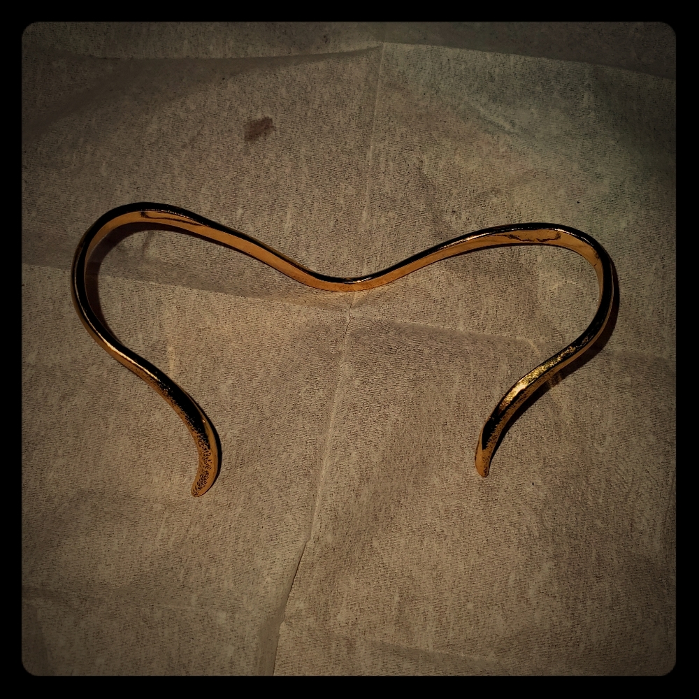 Hand bracelet